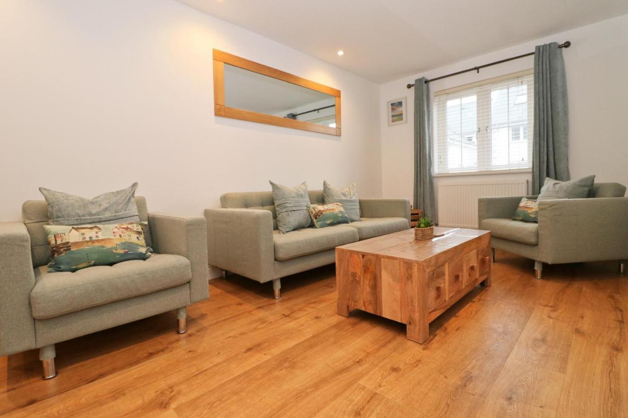 Near Beaches, Contemporary Home In Village Centre Saint Merryn Exterior photo